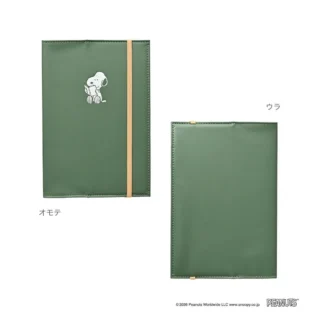 Kutsuwa 2027年 PEANUTS Snoopy B6月間鋼印仿皮封面手帳 (看書/鼠尾草綠)